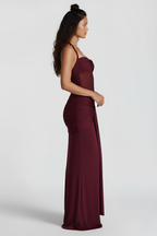 Amira Langes Kleid