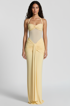 Amira Langes Kleid