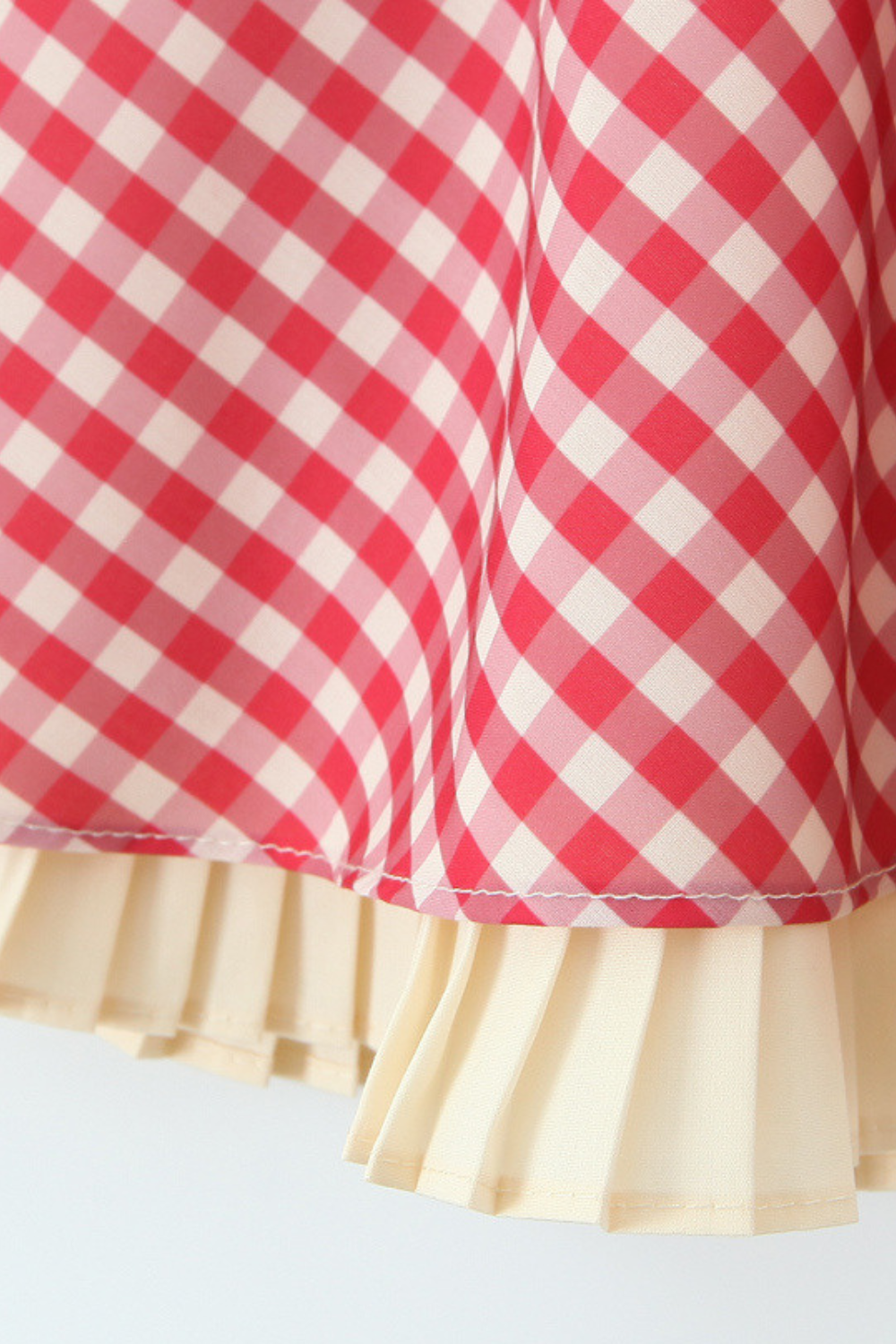Schönes kurzes Kleid