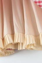 Schönes kurzes Kleid