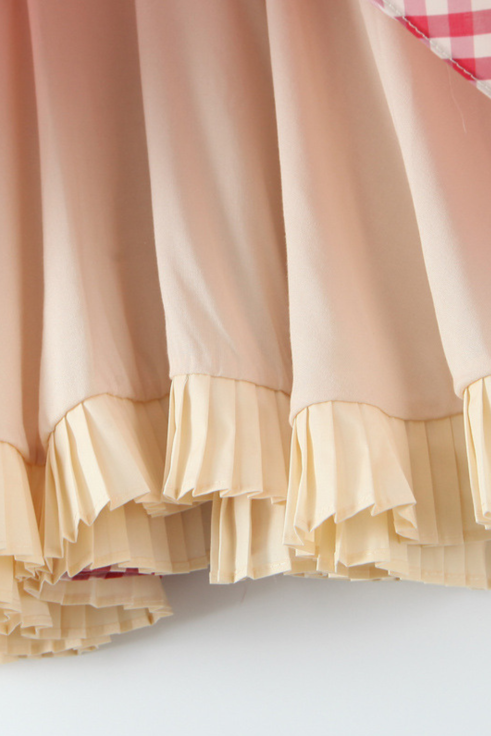Schönes kurzes Kleid