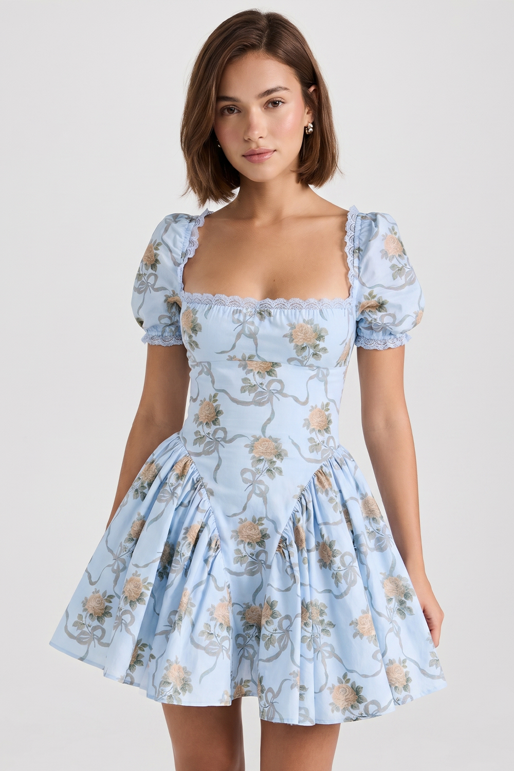 Kurzes Perlenkleid