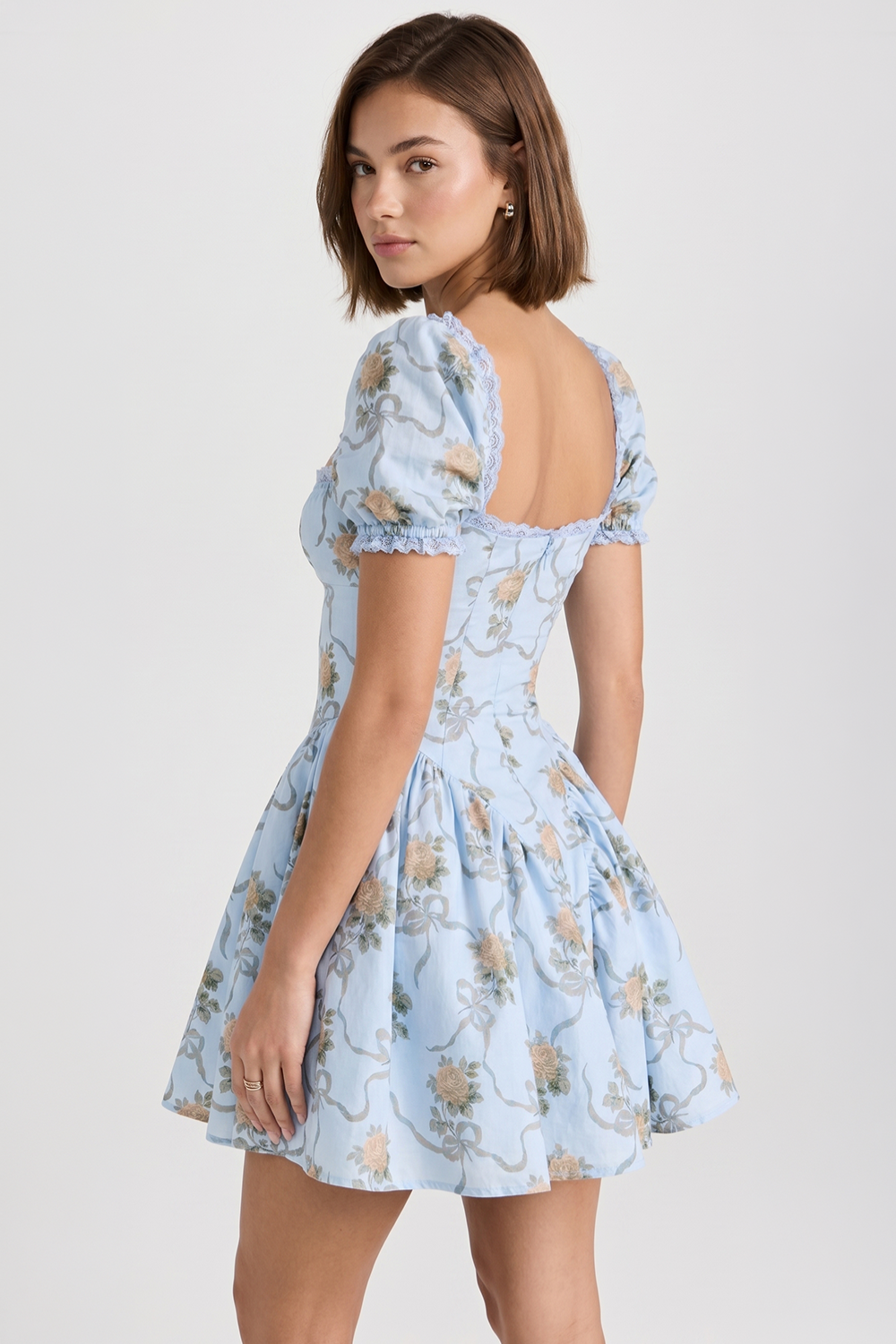 Kurzes Perlenkleid