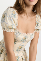 Kurzes Perlenkleid