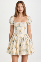 Kurzes Perlenkleid