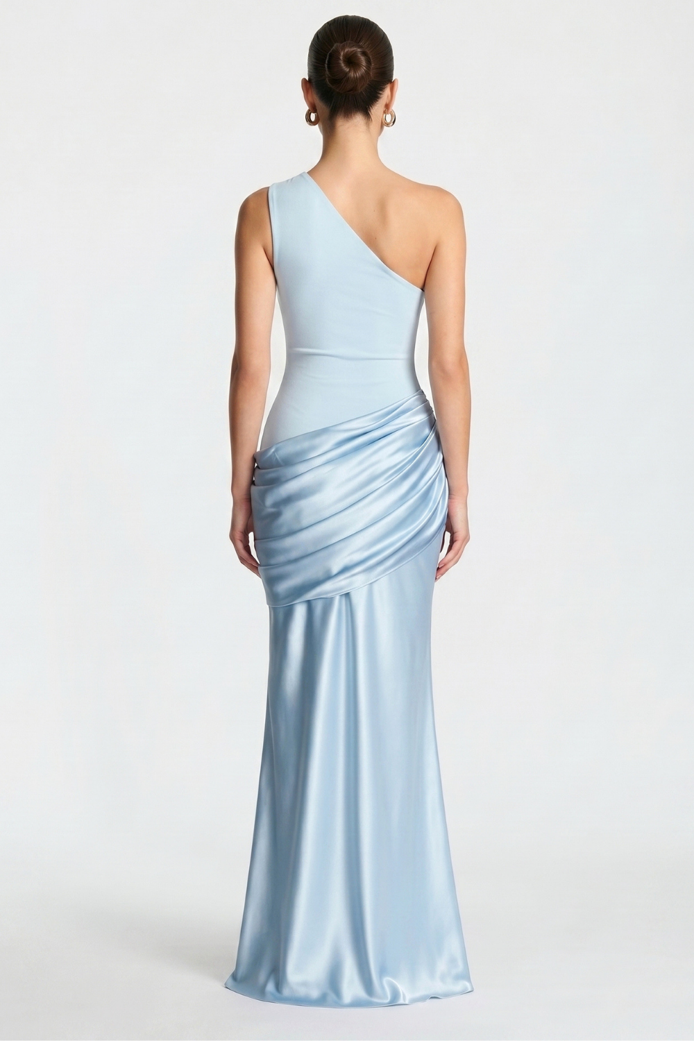 Isís langes Kleid