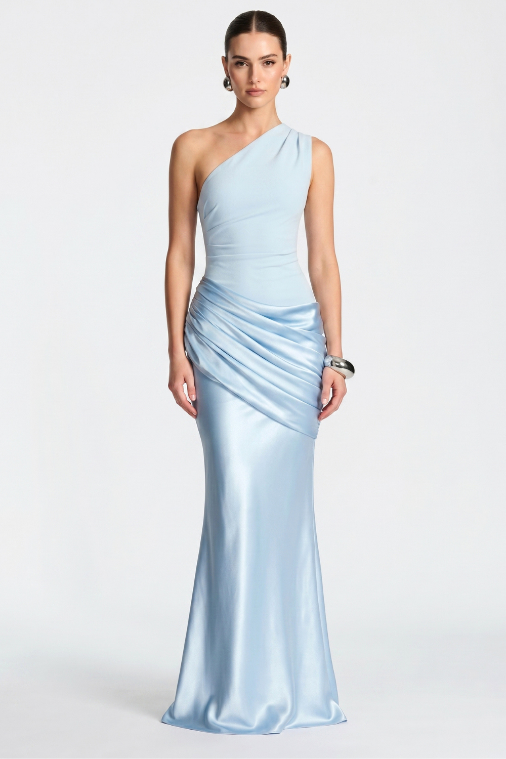 Isís langes Kleid
