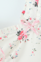 Schönes kurzes Kleid