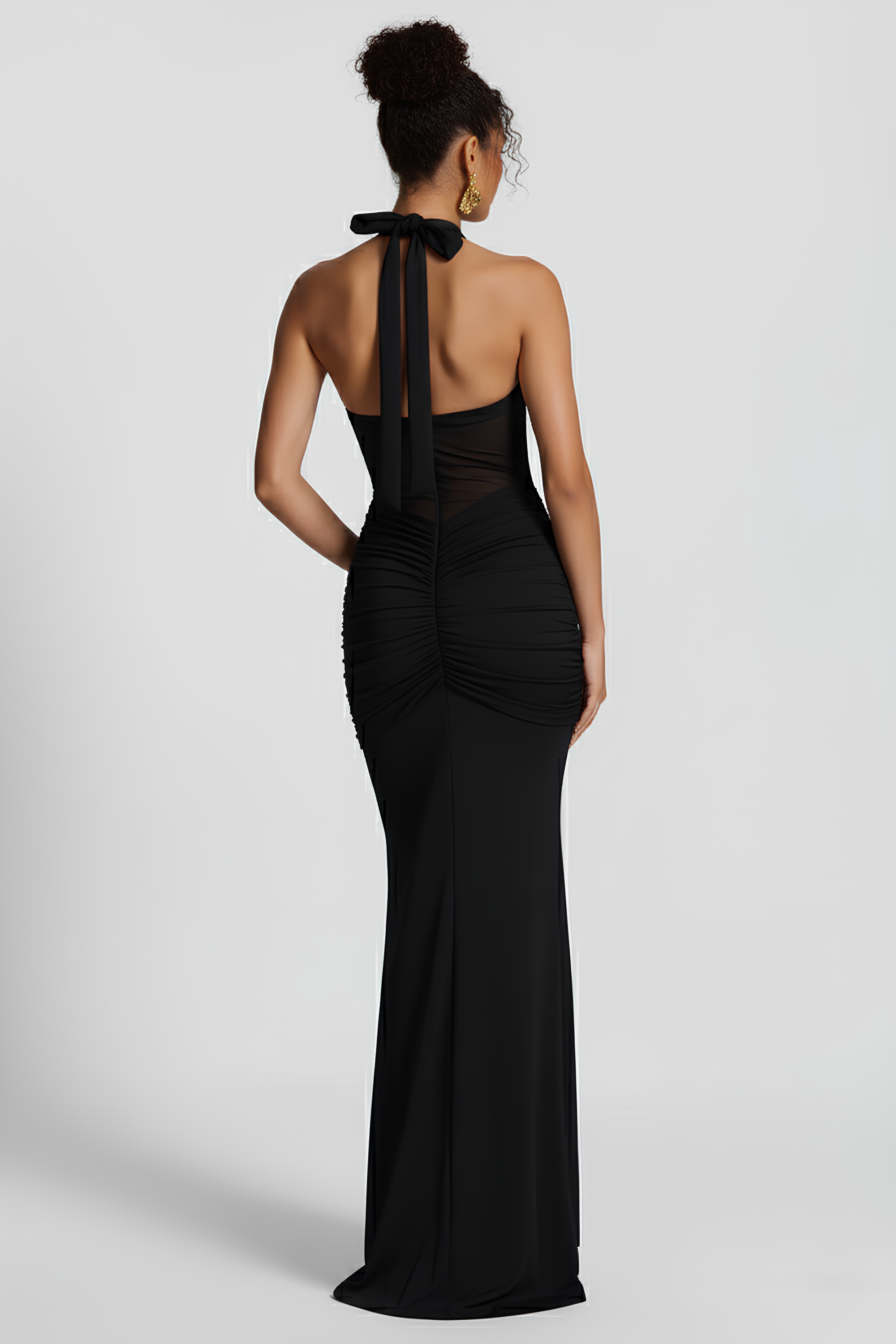 Amira Langes Kleid
