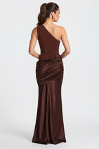 Isís langes Kleid