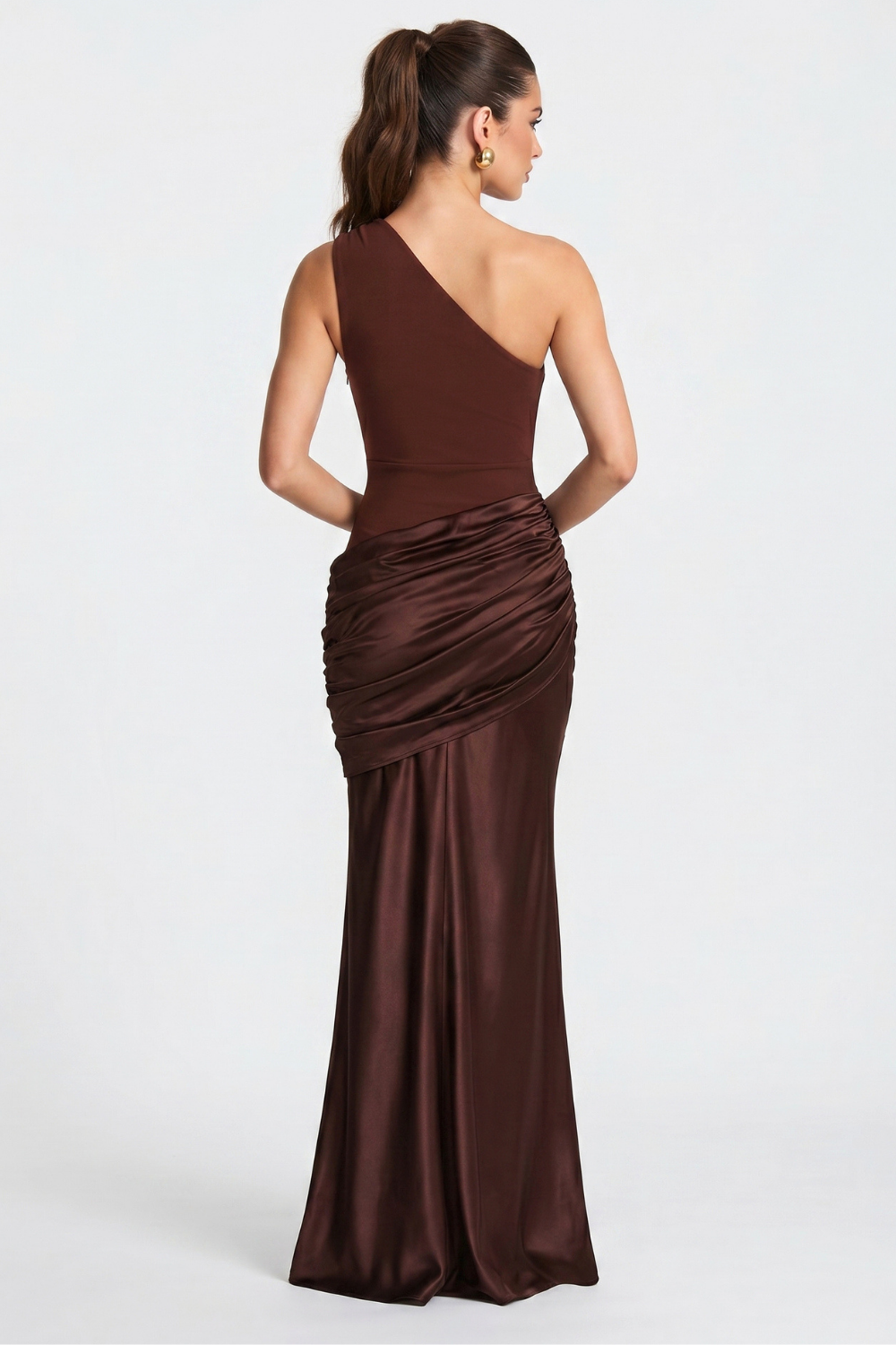 Isís langes Kleid