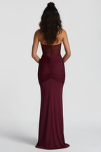 Amira Langes Kleid