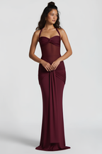 Amira Langes Kleid
